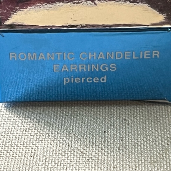 Vintage Avon Romantic Chandelier Earrings – Pierced - Picture 4 of 5